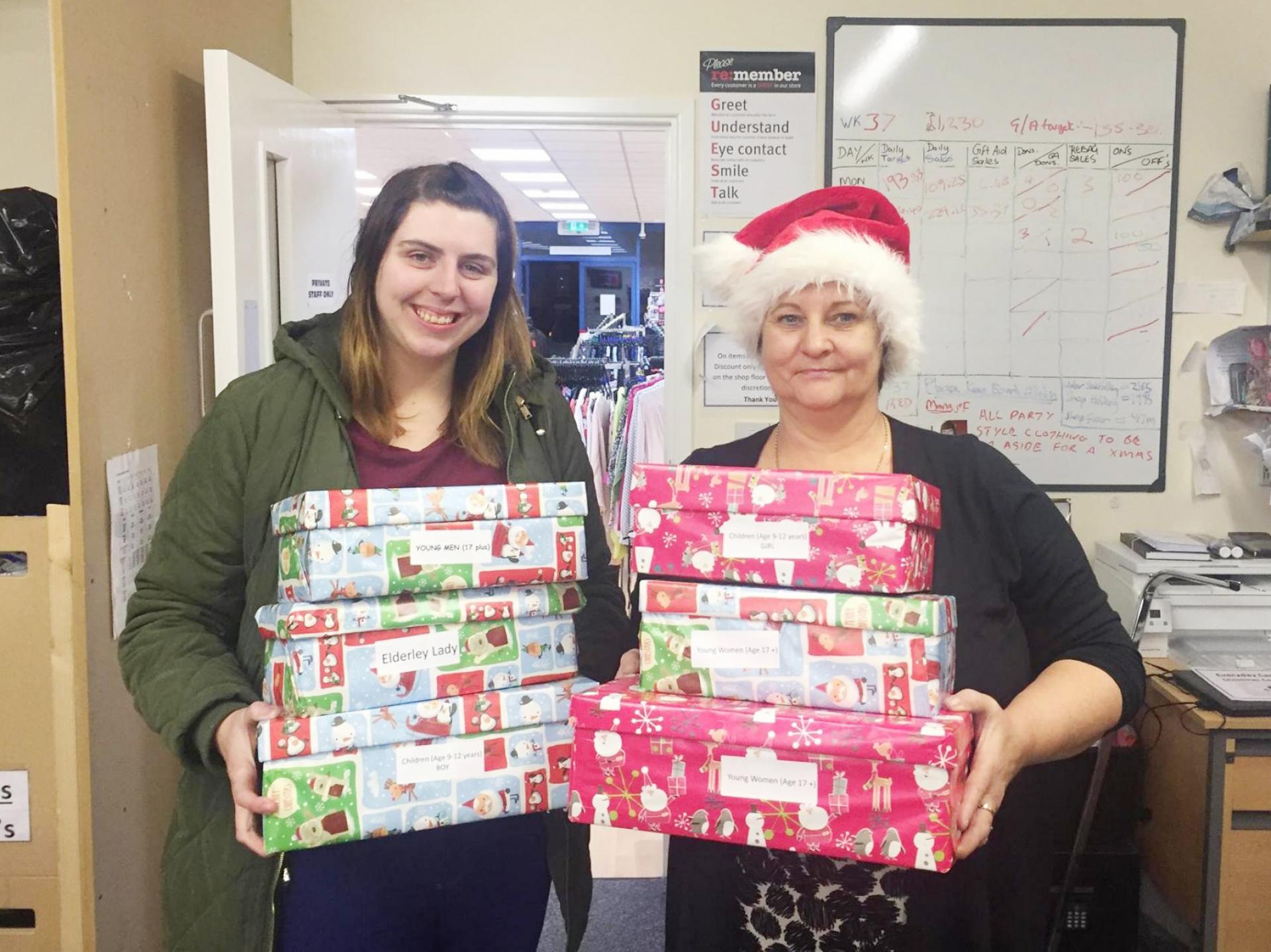 Contours prepare Christmas gift boxes for charity